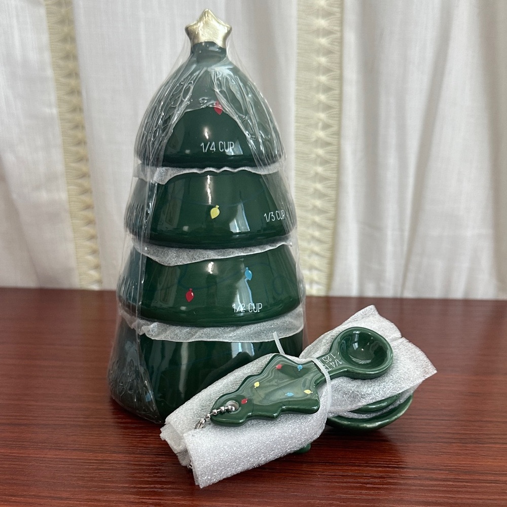 Bullseye’s Playground Christmas Tree Ceramic Stacking Measuring Cups & spoons